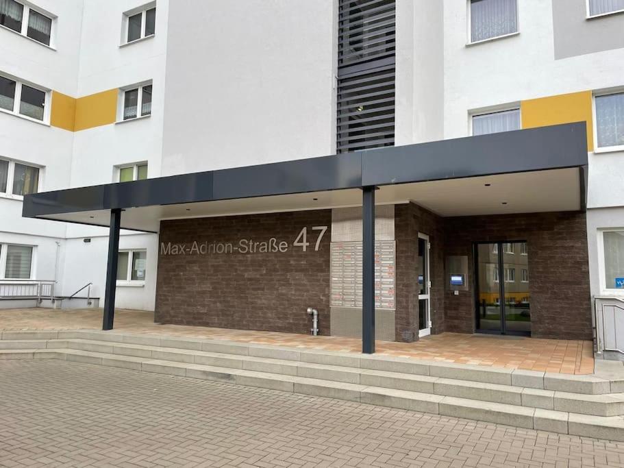 Max Appartements Нойбранденбург Экстерьер фото